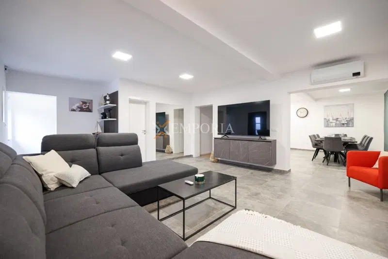 New villa with pool, 5 bedrooms, 120m from the sea, Vir – 3