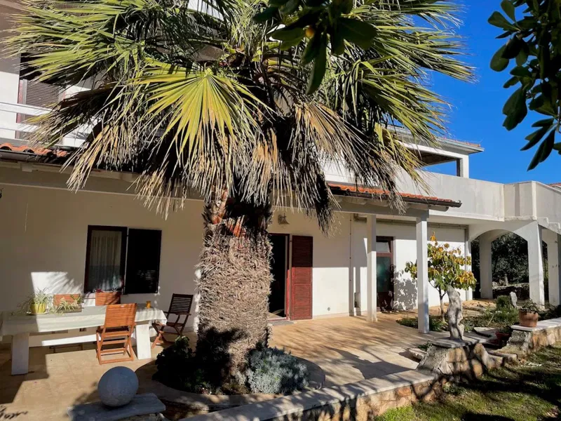 A Spacious Garden Apartment With Parking In Jelsa Town Centre – 3