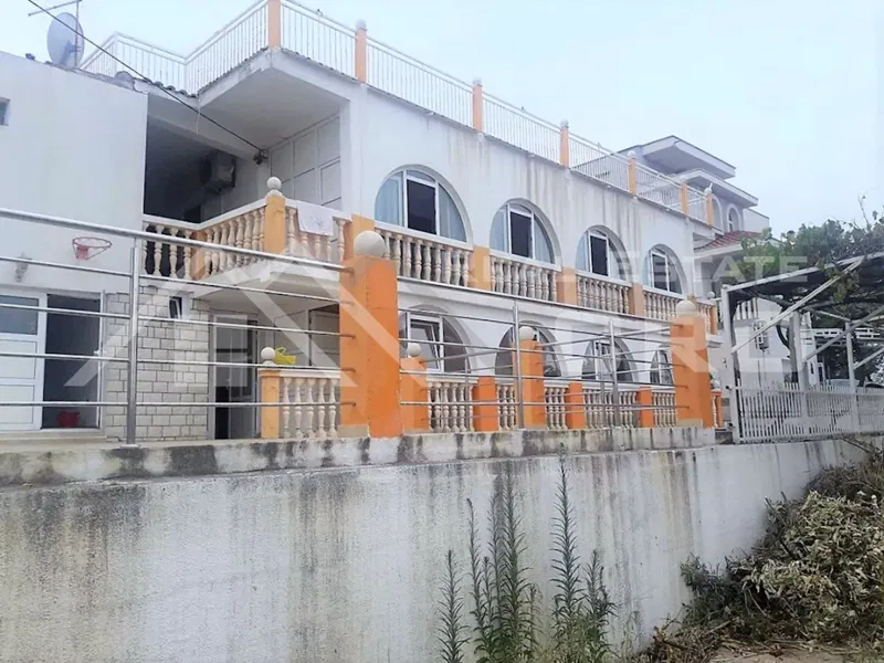 Immobili Čiovo - Casa da ristrutturare su un ampio terreno, vicino al mare e alla spiaggia, in vendita – 2