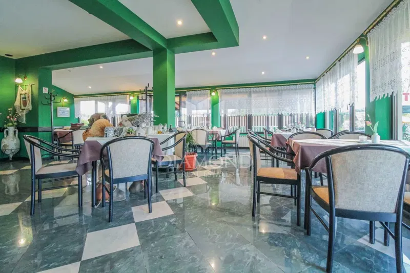 Umag area, business building with an apartment – 3