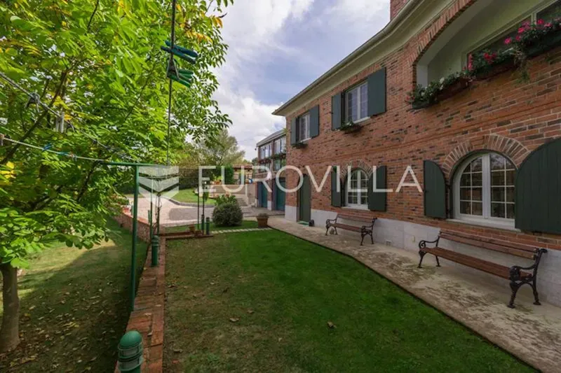 Žminj surroundings, unique villa with exclusive architecture, spacious garden and quiet location – 2