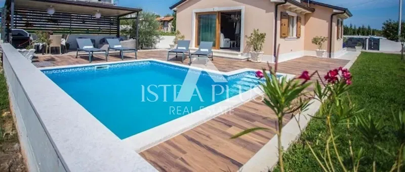 House with a swimming pool and a plot of land with a project in the vicinity of Poreč – 2
