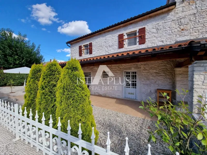 Stone house with two separate residential units 2 km from the sea – 2