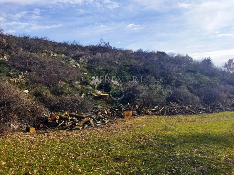 Čižići, građevinsko zemljište, 500 m od mora! – 2