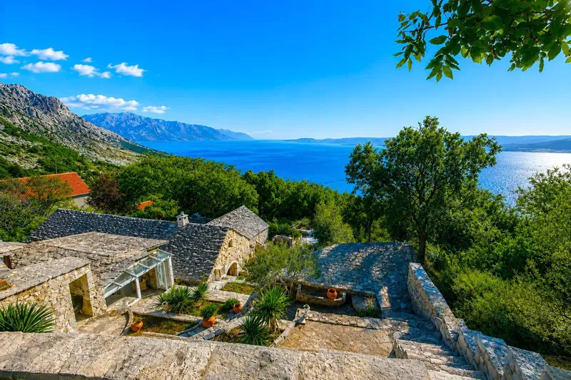Tenuta in pietra dalmata con piscina e vista panoramica sul mare – 2