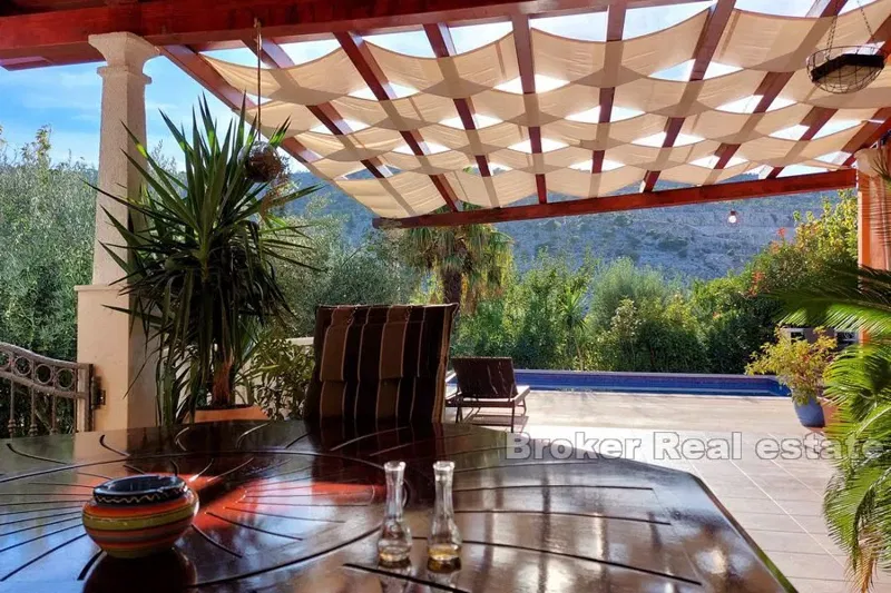 House with pool and spacious garden – 2