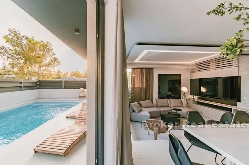 Modern, luxurious villa with pool – 2