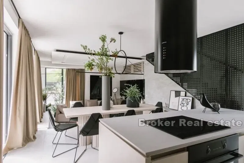 Modern, luxurious villa with pool – 3