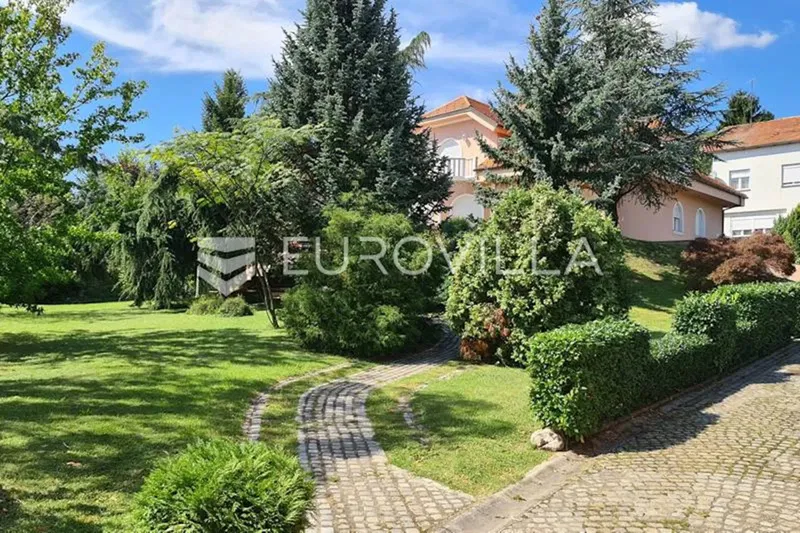 Zagreb, Gračani villa 810 m² on land plot 3.965 m² – 2