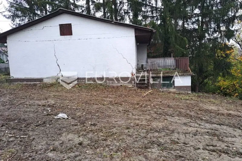 Zagreb area, Gornji Dragonožec, land 1800 m² with 2 buildings – 2