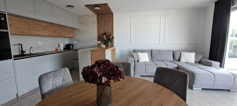 Isola di Krk, Malinska, lussuoso appartamento di 88 m2 al piano di una villa di nuova costruzione con vista e piscina, in vendita – 2