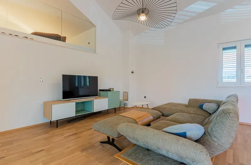 Flat Cres, 132m2 – 2