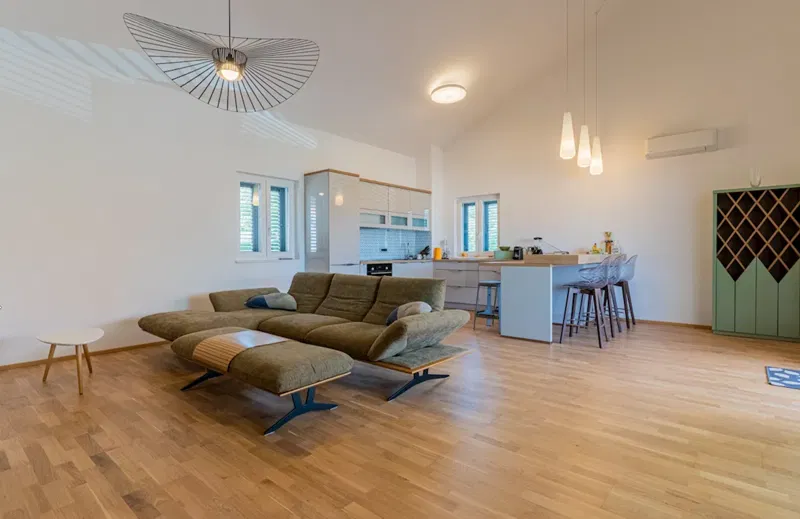 Flat Cres, 132m2 – 3