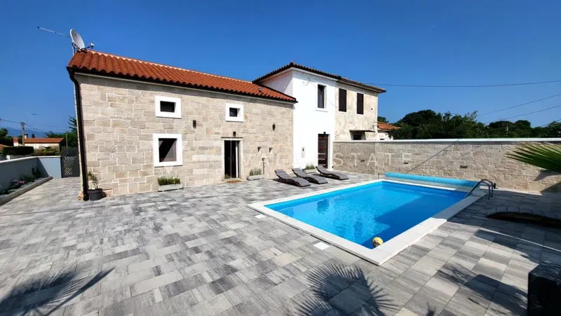 NEWLY ADAPTED SEASIDE STONE HOUSE WITH POOL – 2