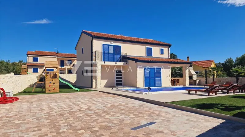 VILLA DI LUSSO IN POSIZIONE TRANQUILLA – 2