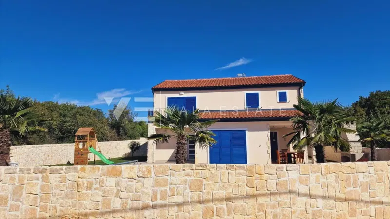 VILLA DI LUSSO IN POSIZIONE TRANQUILLA – 3