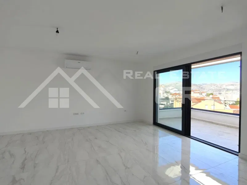 Ingatlanok Čiovo – Tágas penthouse apartman kiváló elhelyezkedéssel, tengerre néző kilátással, eladó – 3