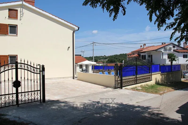 Casa con tre appartamenti vicino a Parenzo, 193m2 – 3