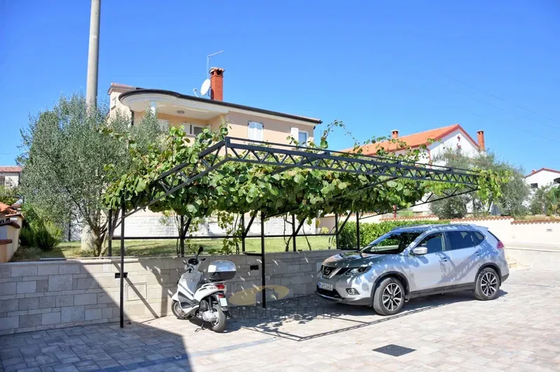 House with 4 apartments near Porec – 3