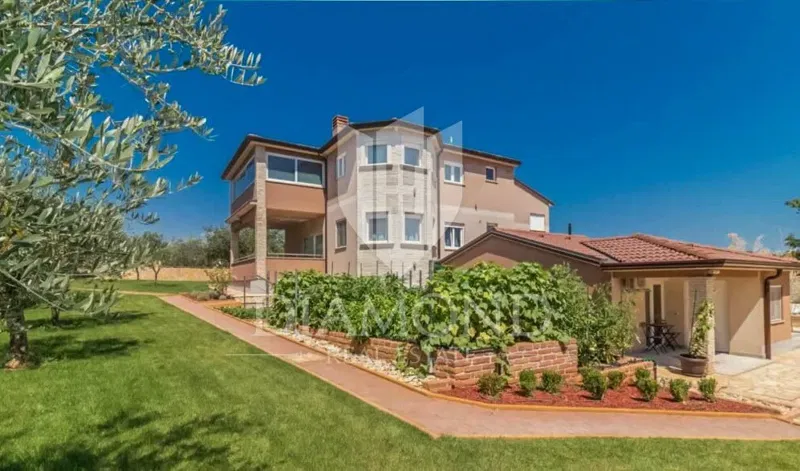 Pula, surroundings, fantastic house with a lot of additional content – 2