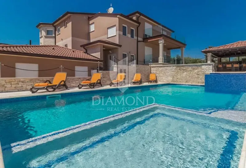 Pula, surroundings, fantastic house with a lot of additional content – 3