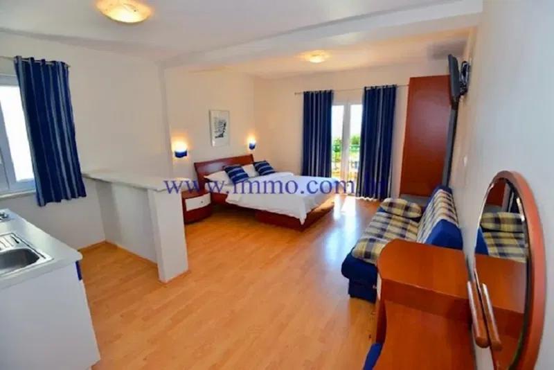 APARTMENT HOUSE WITH RESTAURANT ON THE BEACH – 2