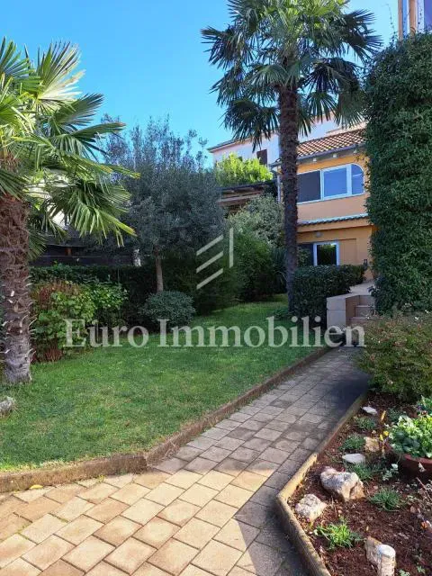 Semi-detached house with 3 apartments, 80 meters from the sea – 3