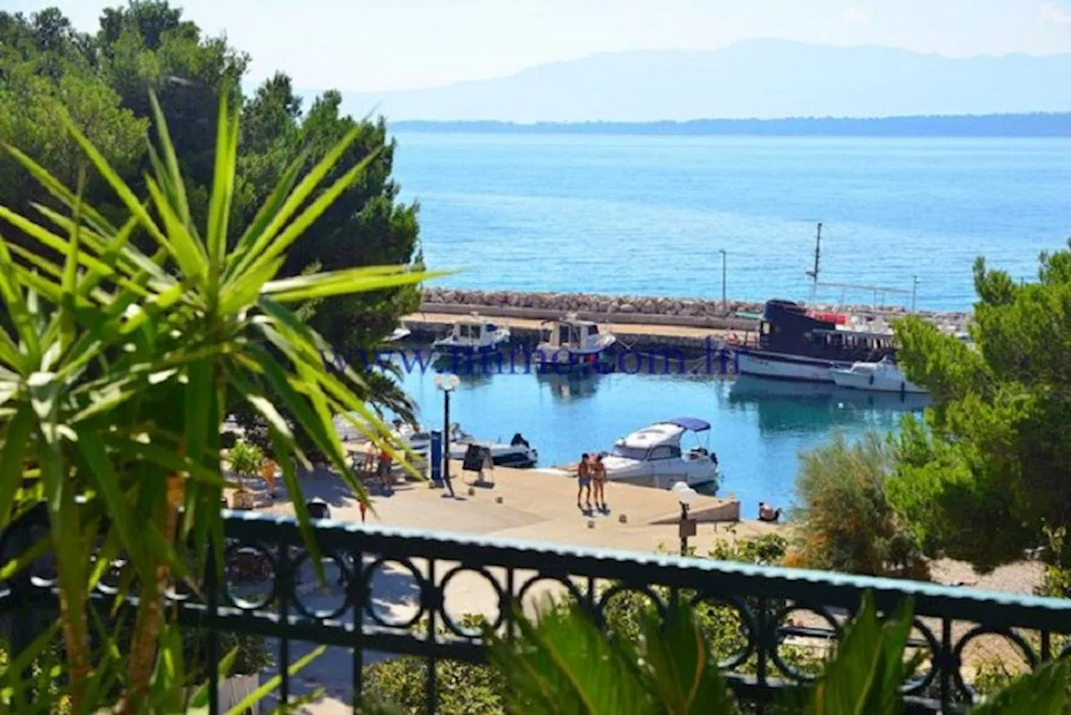 APPARTEMENTHAUS MIT RESTAURANT AM STRAND