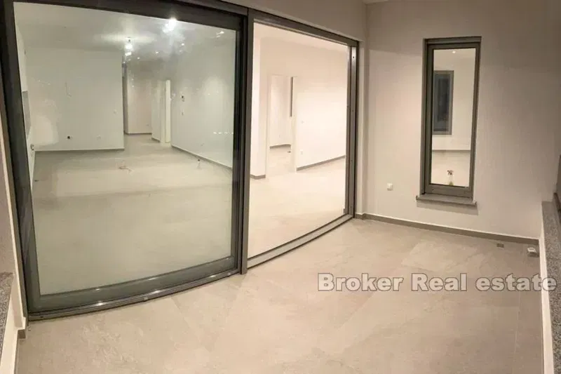 Three-bedroom apartment with a sea view – 2