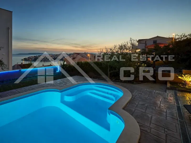 Ciovo properties - Spacious, luxuriously appointed villa with a beautiful courtyard boasting a sea view, for sale – 2