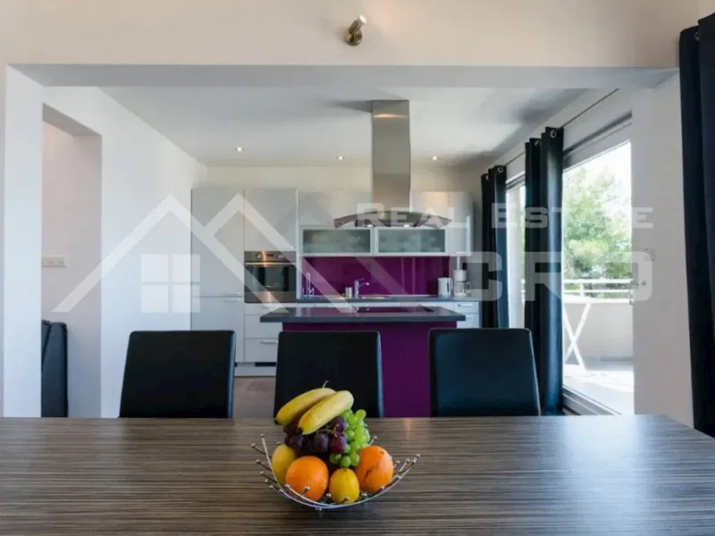 Ciovo properties - Spacious, luxuriously appointed villa with a beautiful courtyard boasting a sea view, for sale – 3