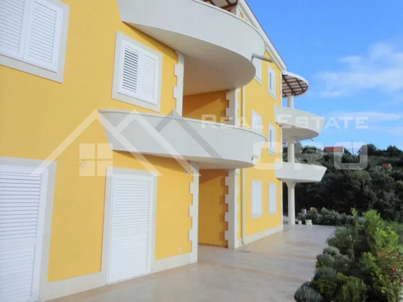 Immobili Šolta - Grande casa con appartamenti vicino al mare e alla spiaggia, in vendita – 2