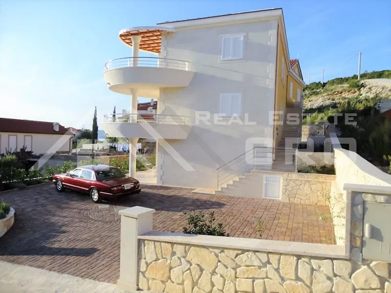 Immobili Šolta - Grande casa con appartamenti vicino al mare e alla spiaggia, in vendita – 3
