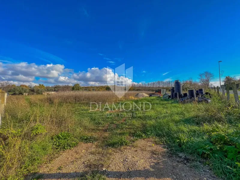 Zona di Umago, ampio terreno con potenziale – 3