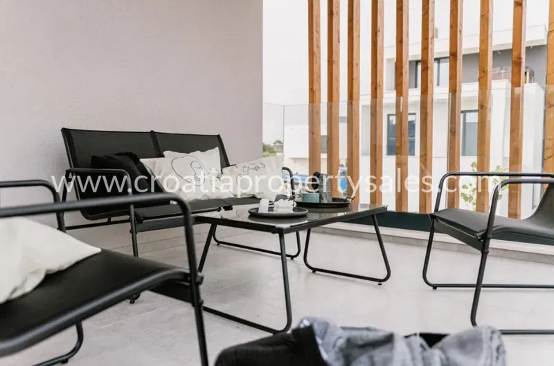 Sibenik, villa for sale, 800.000 € – 2