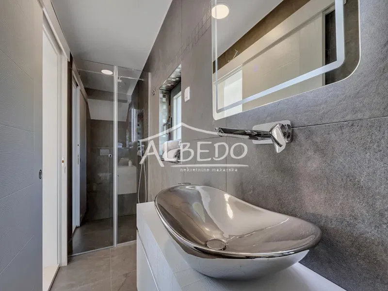 Luxurious Villa with a swimming pool in Makarska – 2