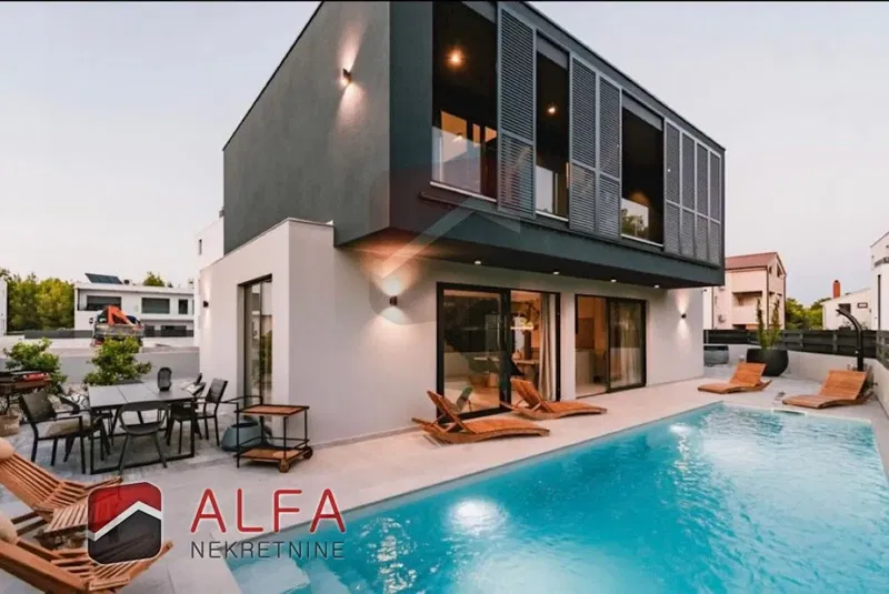 Croazia, Vodice, Srima, ATTRAENTE, in vendita è una moderna villa di lusso con piscina vicino al mare – 2