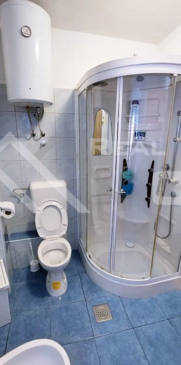 Kastela properties - Renovated stone house with four apartments, in the core of Kastel Luksic, for sale – 3