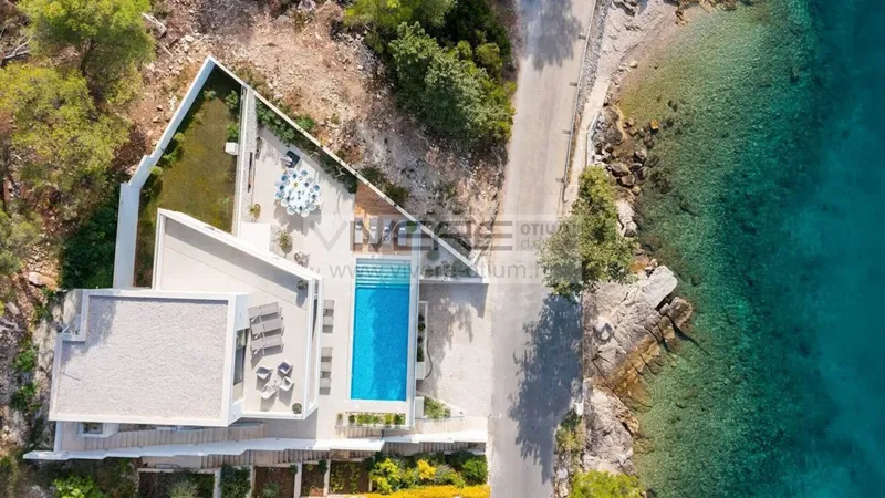 Seafront Living at its Best – 3