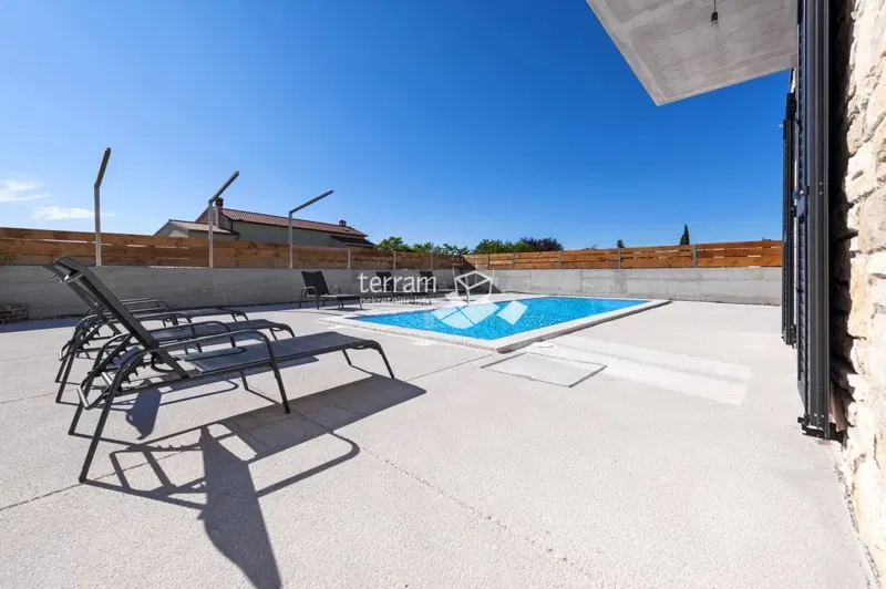 Istria, Kanfanar, Rovinj, stone house 240m2 with pool and garden for sale – 2