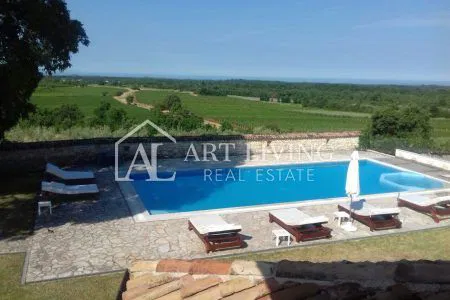 Poreč-okolica, čudovita posest z dvema avtohtonima istrskima vilama z bazenom na parceli 3039 m2 – 2