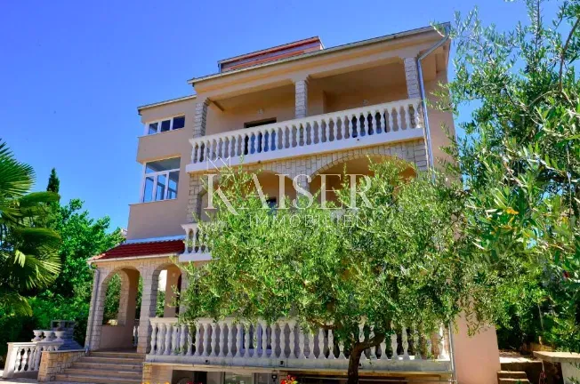 Ostrov Krk, Malinska - dom so 6 apartmánmi 300 m od mora – 3