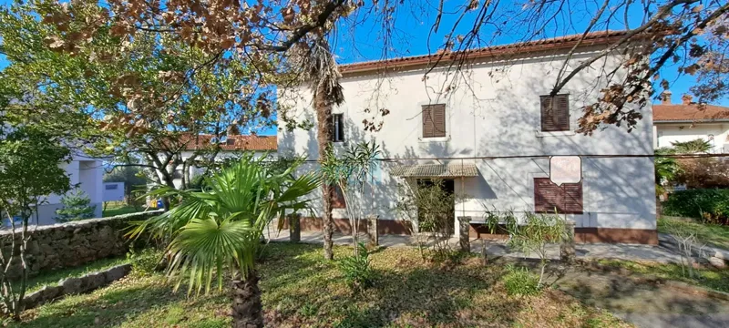 Malinska, casa indipendente in pietra di 160 m2 vicino al mare e al centro città, in vendita – 2
