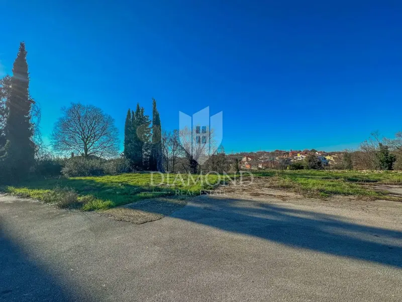Dintorni di Buje, ampio terreno edificabile – 2