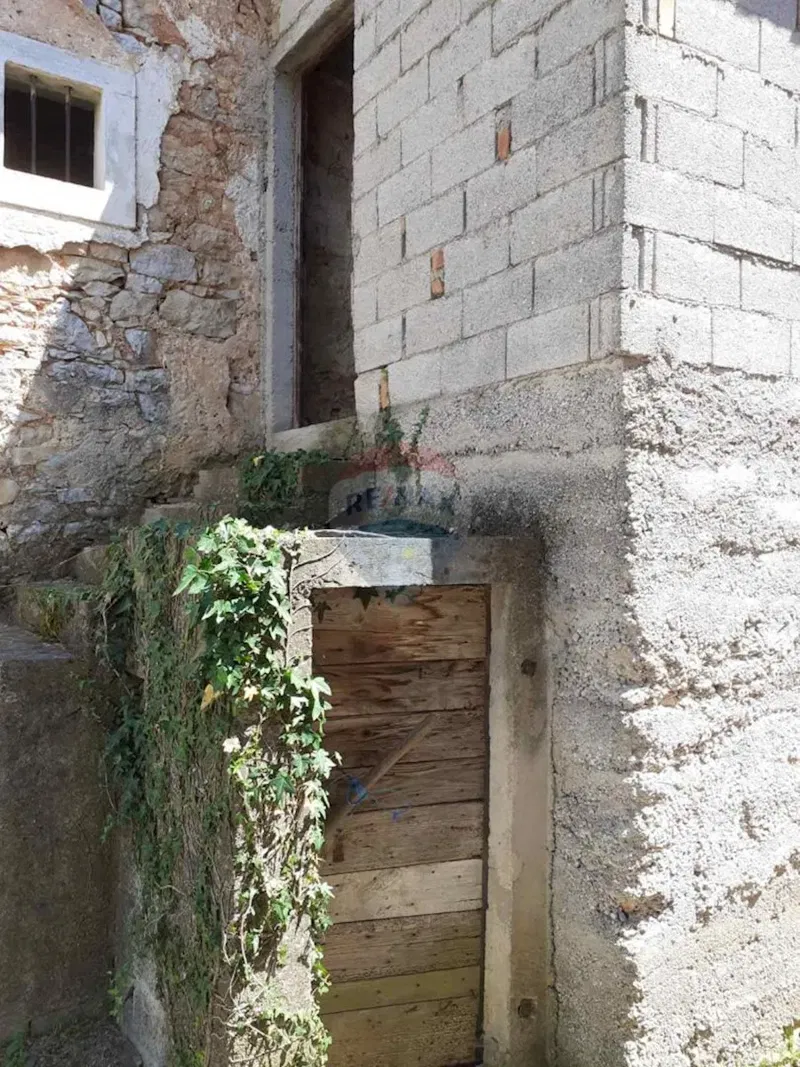House Pićan, 1.370m2 – 2