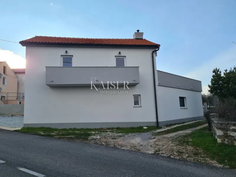 Krk-sziget, Polje - adaptált kőház medencével – 3