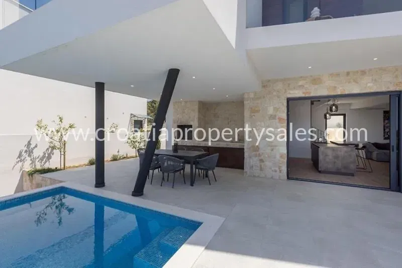 Rogoznica, villa for sale, 1.500.000 € – 2