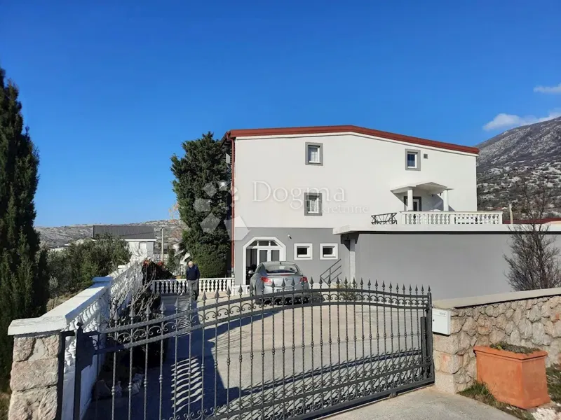Dom Cesarica, Karlobag, 450m2 – 2