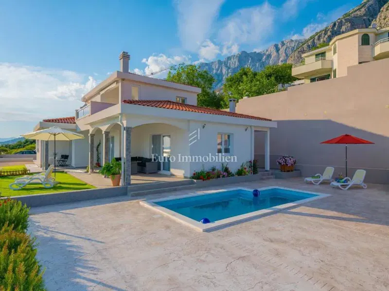 Beautiful villa with a pool and a panoramic view of the sea – 3