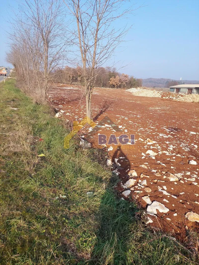 Building land for the shopping center Labin – 2